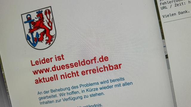 Ein Screenshot von der Seite duesseldorf.de. Die Seite ist "leider aktuell nicht erreichbar".