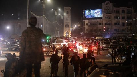 Regierungsgegner auf den Straßen nach der Einnahme von Hama in Syrien
