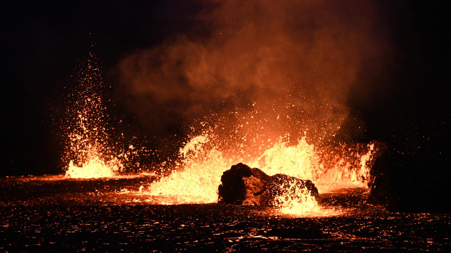 Lava am Fagradalsfjall bei Grindavik auf Island Lava am Fagradalsfjall bei Grindavik auf Island