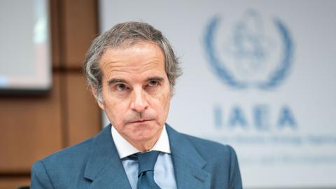 Rafael Grossi, Generaldirektor der Internationalem Atomenergiebehörde (IAEA), vor Beginn einer Sondersitzung des IAEA-Gouverneursrates zu Angriffen auf das Atomprogramm des Iran. 