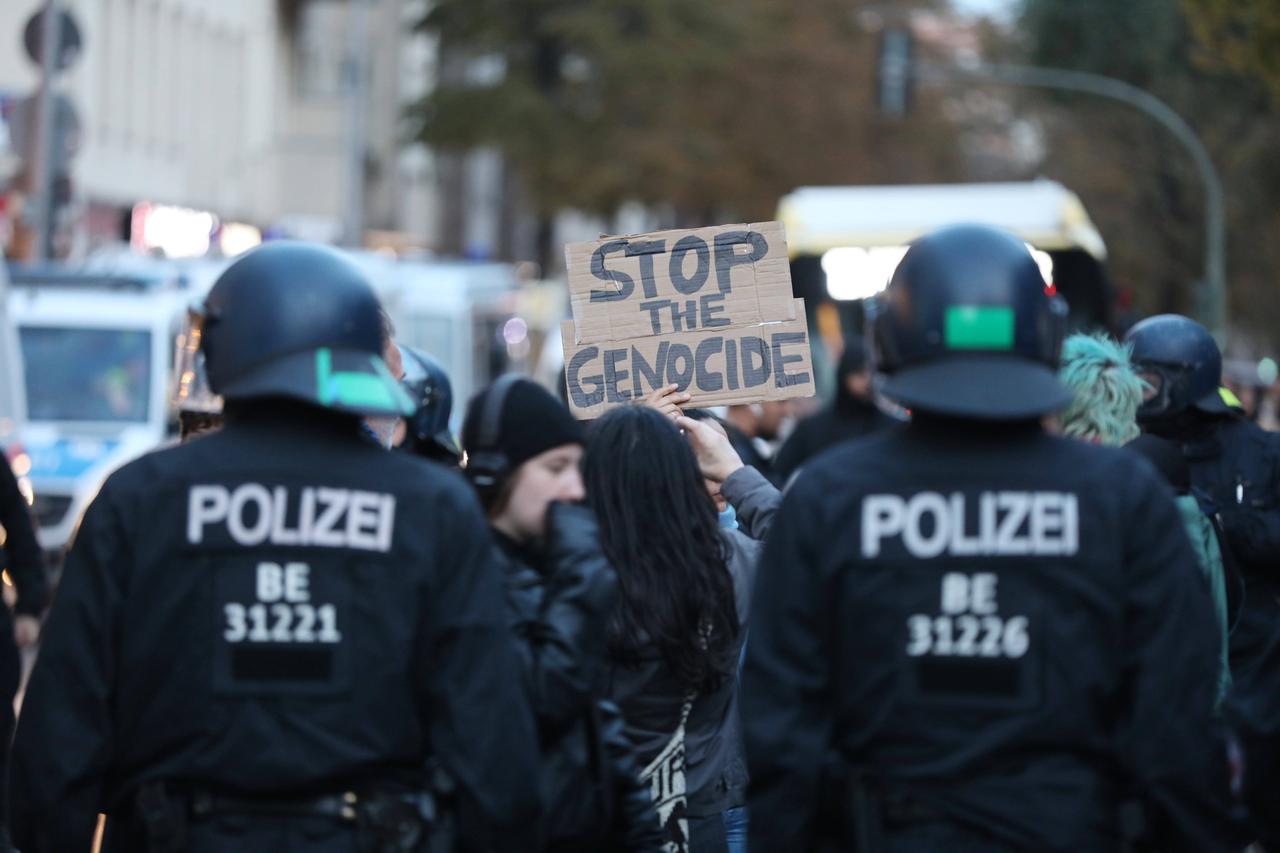Erneut ist es in Berlin und anderen Städten zu Pro-Palästina-Demos gekommen. Teilweise - hier in Berlin - sprach die Polizei von einer "angespannten Sicherheitslage".