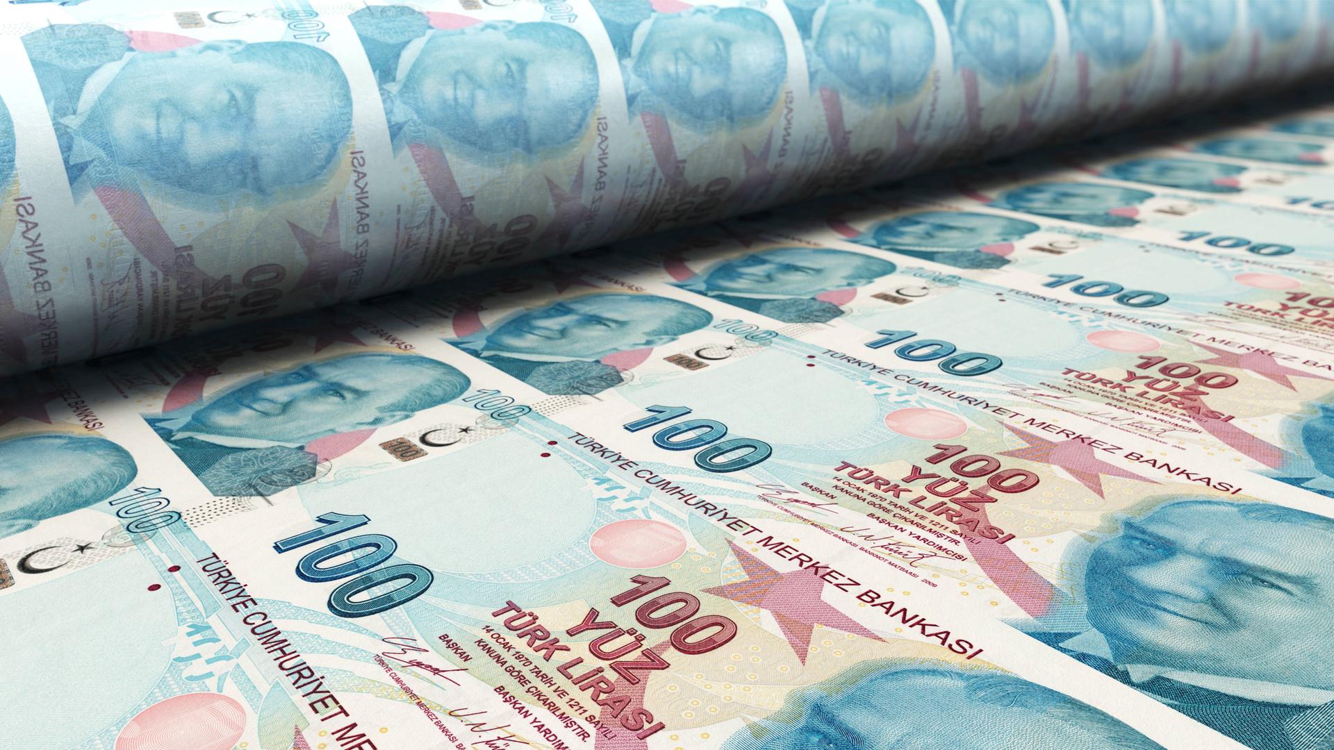 100-Lira-Scheine werden in der Türkei neu gedruckt. 