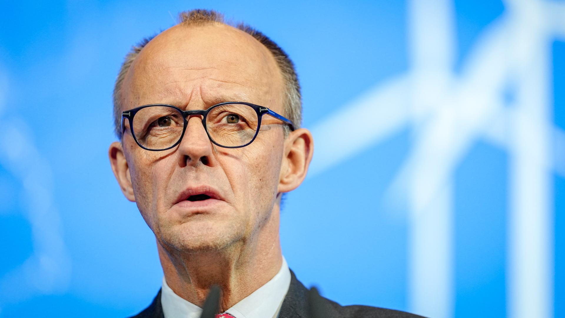 Hamburg: Bundeskanzler Friedrich Merz (CDU) gibt beim Gipfeltreffen der Nordsee-Anrainerstaaten eine Pressekonferenz.