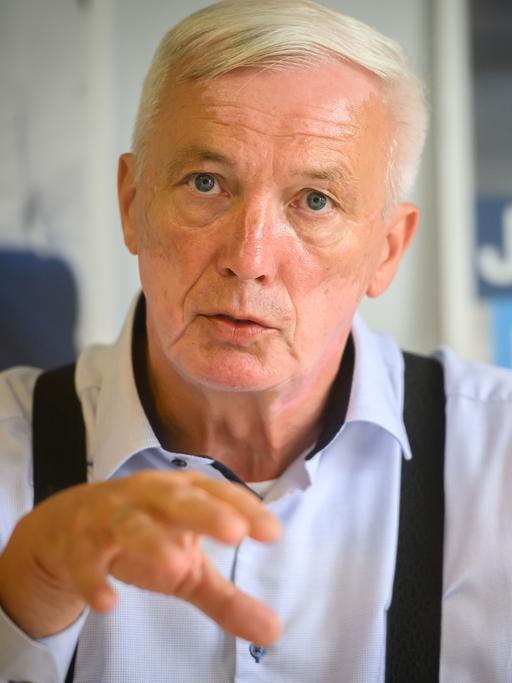 AfD-Kandidat Jörg Prophet am Montag, 28. August 2023, in seinem Büro des AfD-Kreisverbandes in Nordhausen 