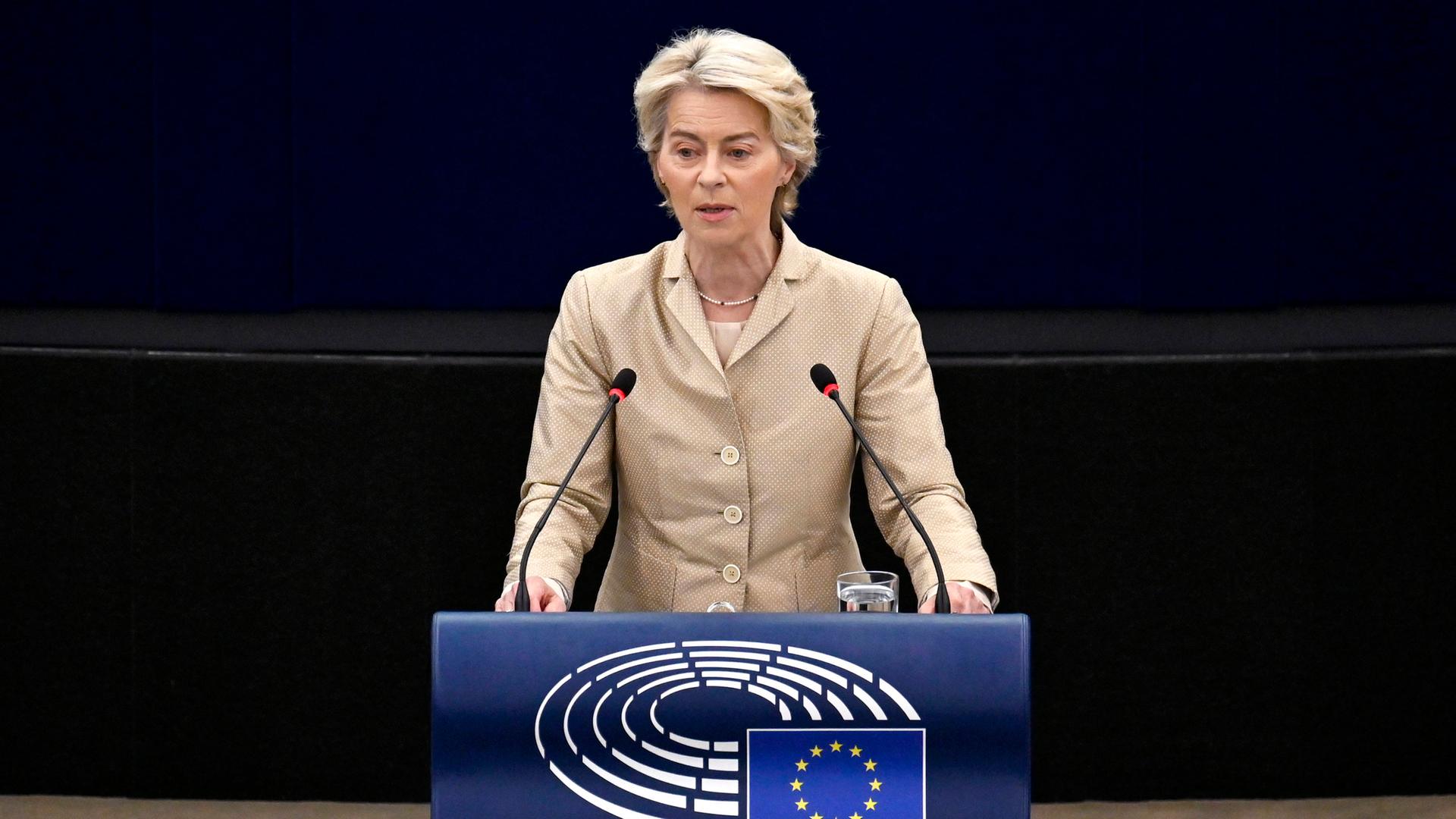EU-Kommissionspräsidentin Ursula von der Leyen (CDU) bei einer Rede im EU-Parlament in Straßburg