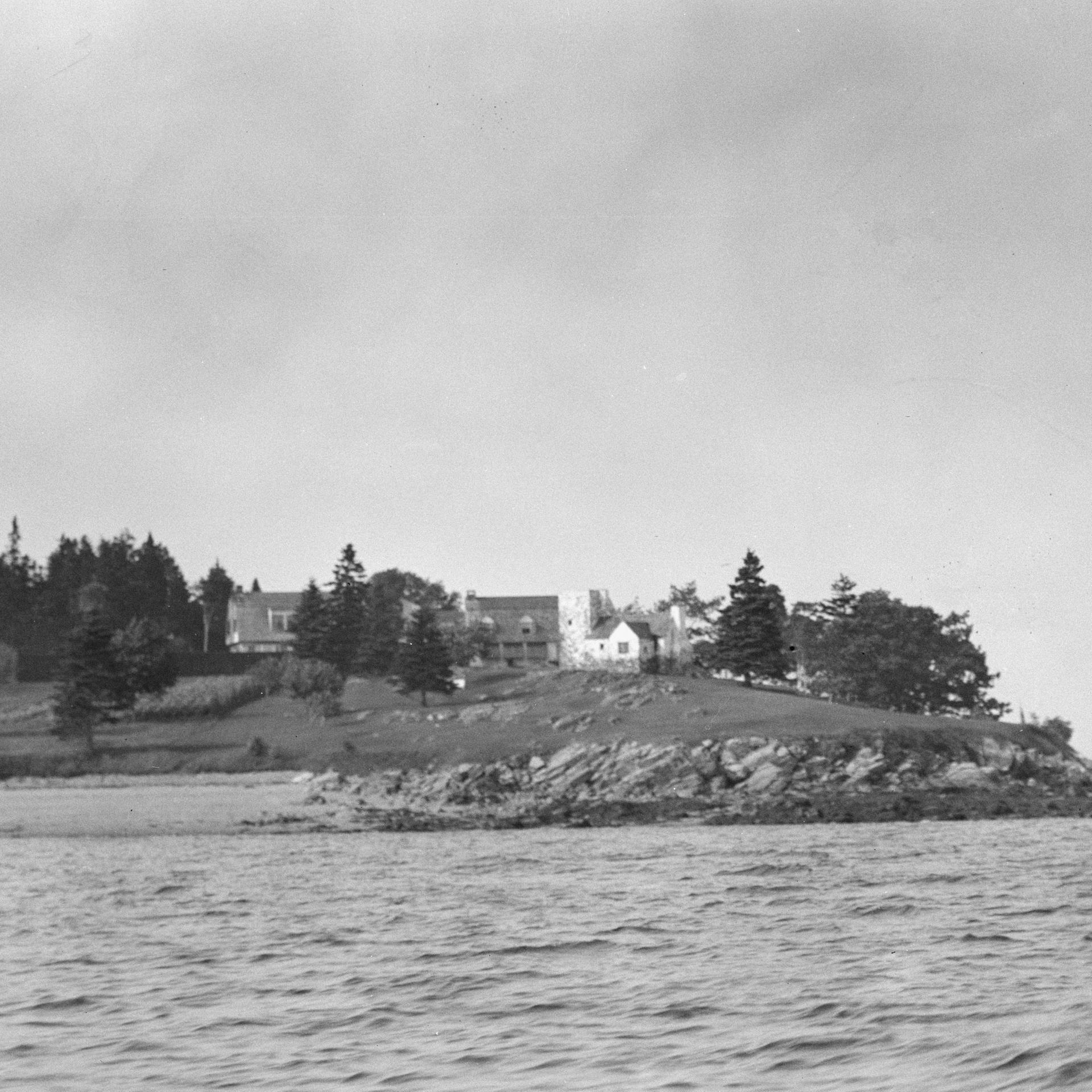 Roman „Sein Garten Eden“ – Vom Paradies zum Schreckensort: Die Geschichte von Apple Island