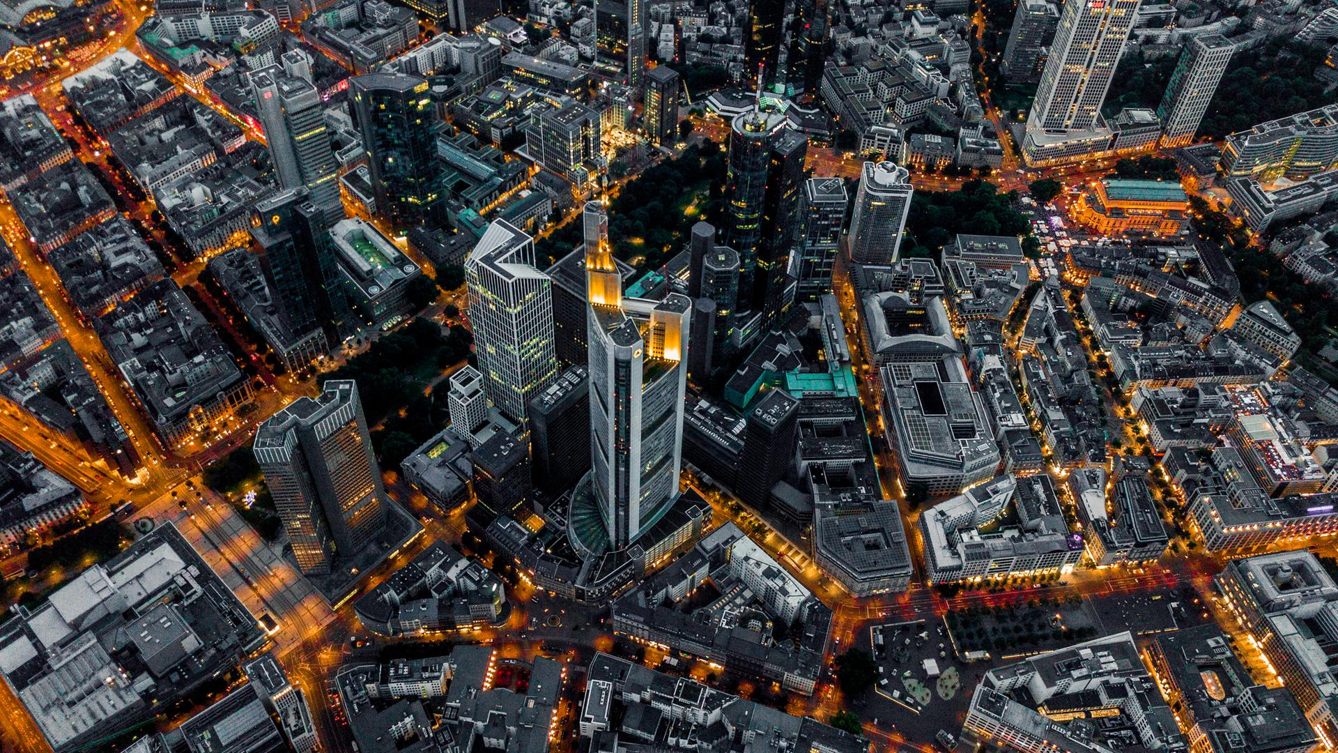 Die nächtliche Skyline von Frankfurt am Main, 2022. Die nächtliche Skyline von Frankfurt am Main, 2022.
