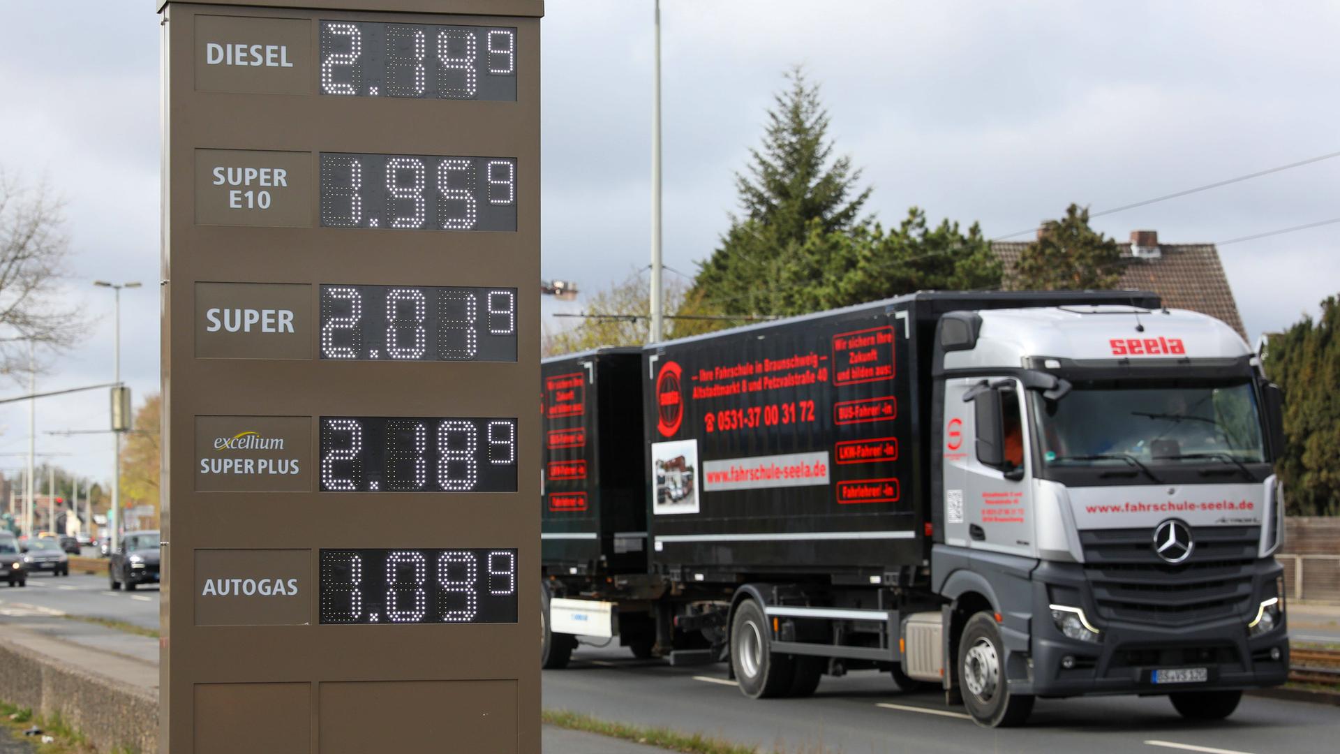Preistafel an einer Tankstelle in Braunschweig