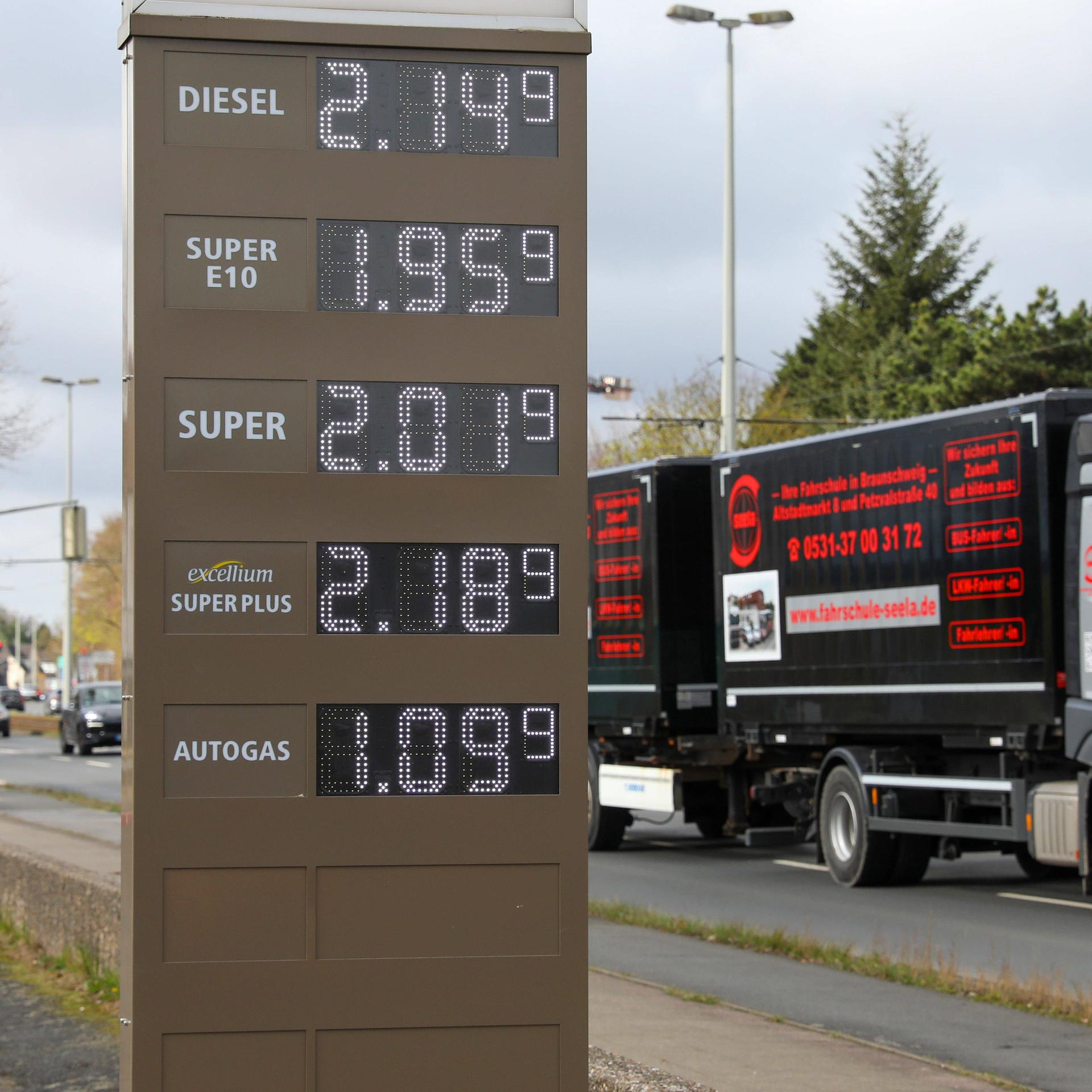 Preistafel an einer Tankstelle in Braunschweig