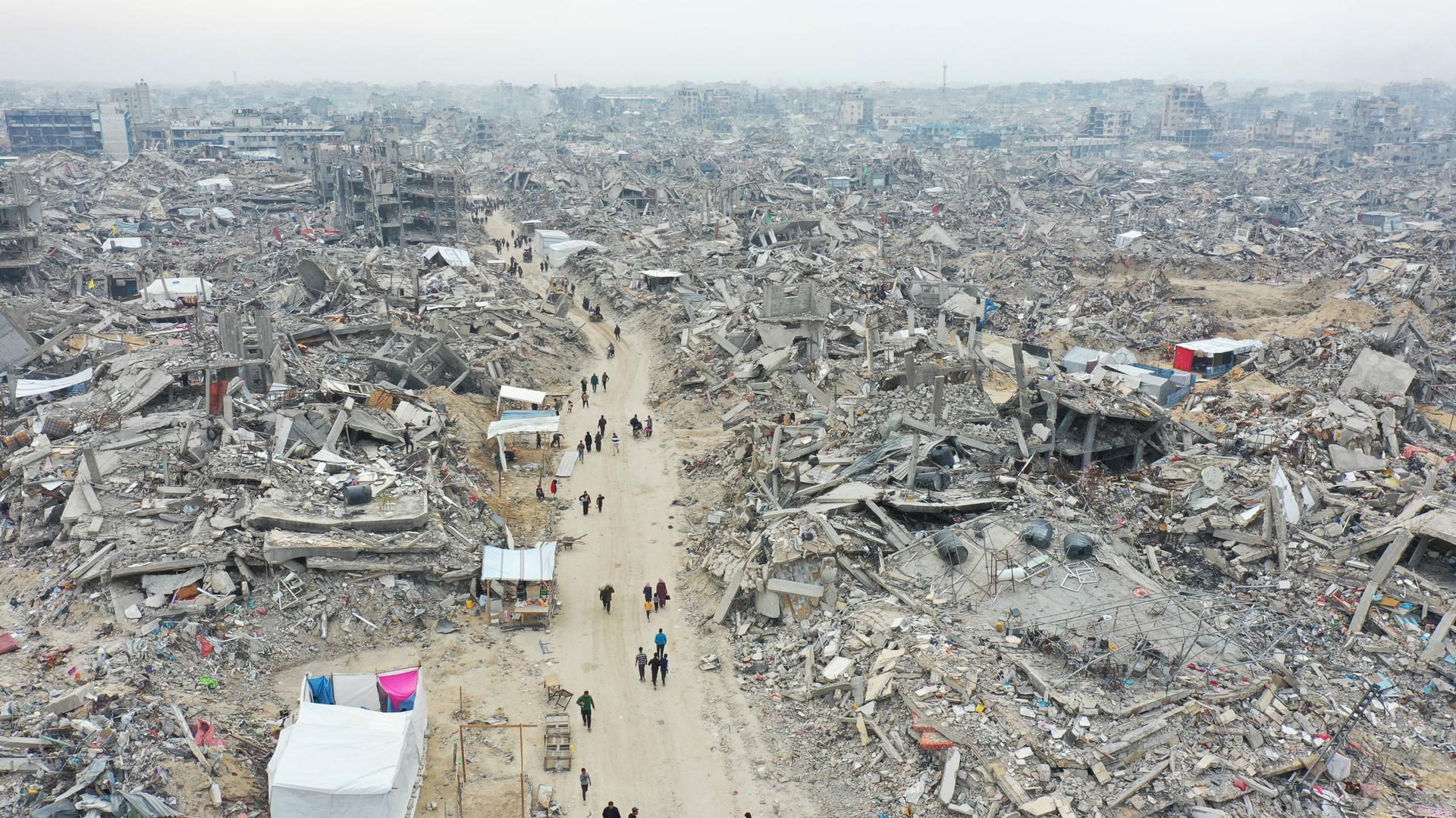 Luftaufnahme zerstörter Gebäude im Gazastreifen