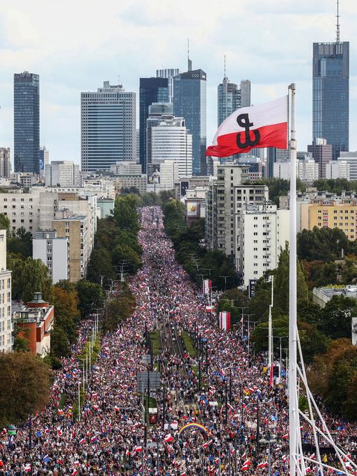 Hunderttausende auf den Straßen in Warschau am 1. Oktober 