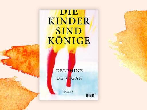 Cover des Kriminalromans "Die Kinder sind Könige" von Delphine de Vigan vor orangefarbenem Aquarellhintergrund. Das Cover zeigt eine verfremdete Illustration einer Person, deren untere Körperhälfte zu sehen ist: Unter einem gelben Rock sind rote Beine zu sehen, die über einen hellblauen Boden laufen. Cover des Kriminalromans "Die Kinder sind Könige" von Delphine de Vigan vor orangefarbenem Aquarellhintergrund. Das Cover zeigt eine verfremdete Illustration einer Person, deren untere Körperhälfte zu sehen ist: Unter einem gelben Rock sind rote Beine zu sehen, die über einen hellblauen Boden laufen.