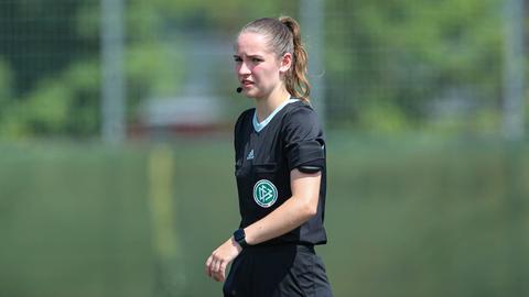 Schiedsrichterin Antonia Tucholski beim Regionalligaspiel der Frauen, Hamburger SV II gegen SpVg Aurich 