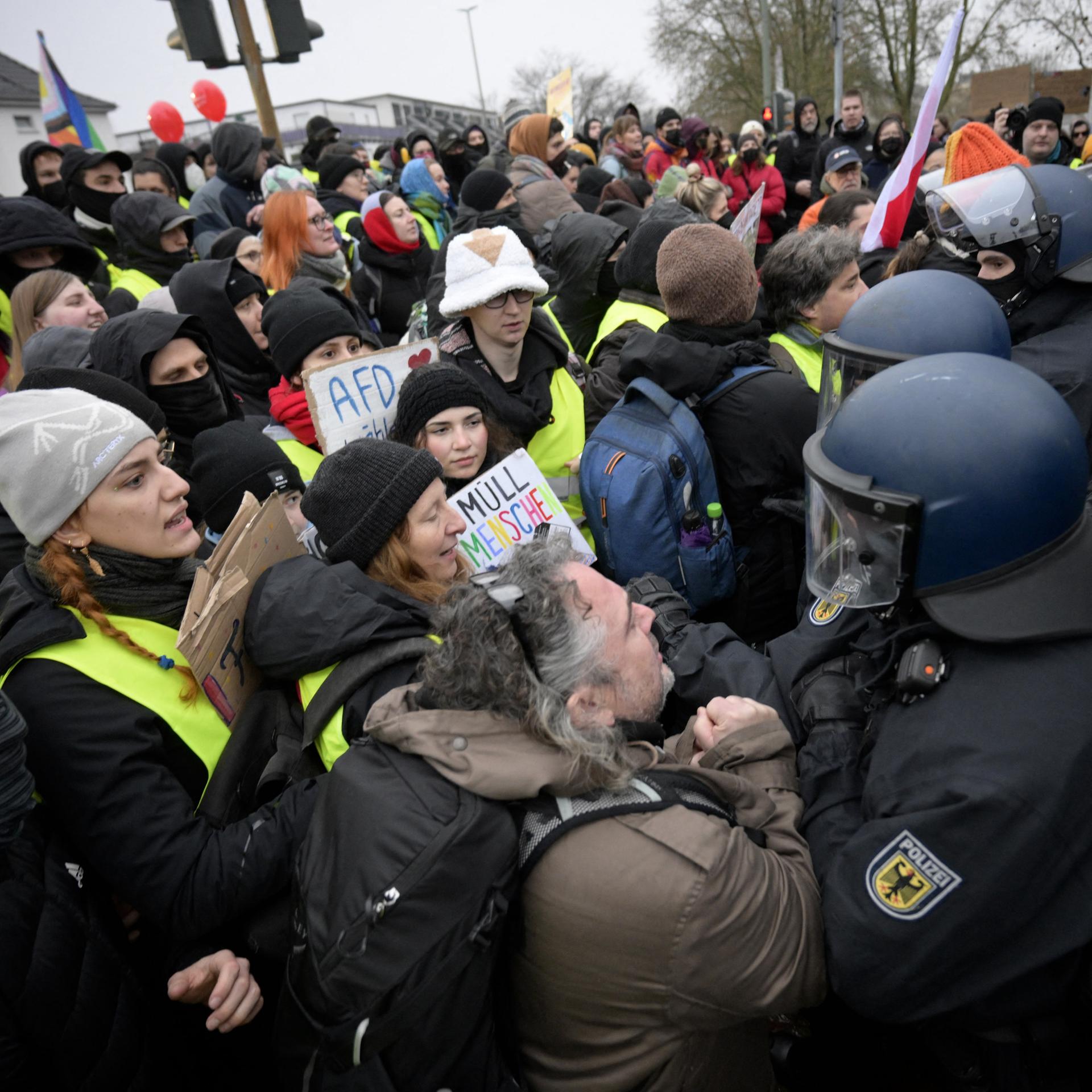Gießen - Proteste und Blockaden gegen Gründung von neuer AfD-Jugendorganisation