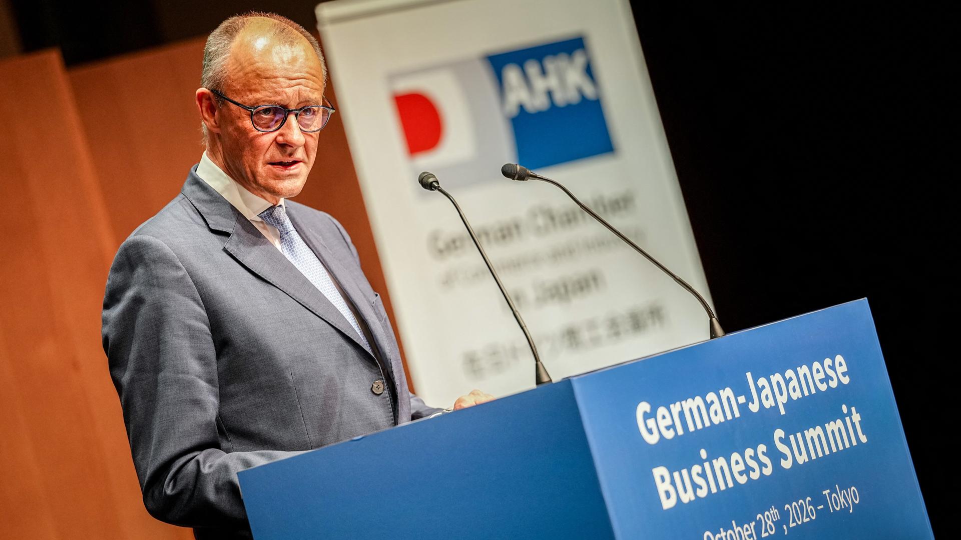 Bundeskanzler Friedrich Merz (CDU) spricht beim German-Japanese Business Summit, auf Einladung der Deutsch-Japanischen Außen- und Handelskammer. 