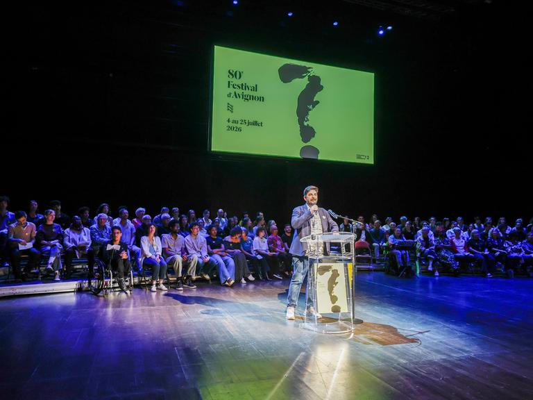 Vorstellung des Programms des 80. Festivals von Avignon durch den Festivaldirektor, Tiago Rodrigues