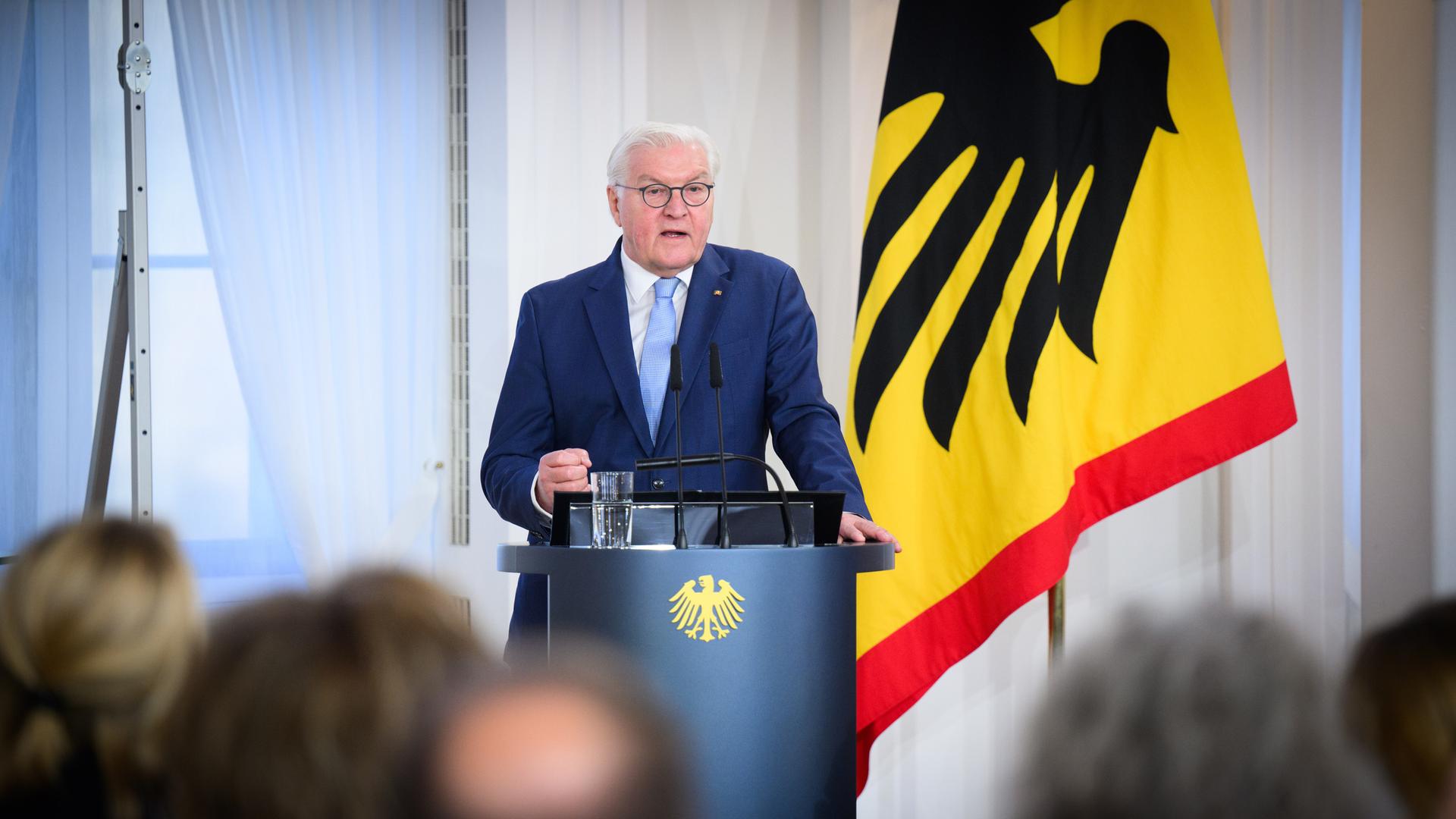Bundespräsident Frank-Walter Steinmeier spricht beim Demokratieforum Kommunalpolitik mit dem Titel "Zukunft möglich machen" im Schloss Bellevue. Bundespräsident Frank-Walter Steinmeier spricht beim Demokratieforum Kommunalpolitik mit dem Titel "Zukunft möglich machen" im Schloss Bellevue.