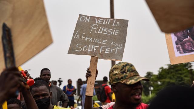 Etwa 200 bis 300 Personen demonstrieren im Mai 2021 auf dem Place de l'Independance in Bamako zur Unterstützung der malischen Streitkräfte FAMa und für eine Zusammenarbeit zwischen Mali und Russland