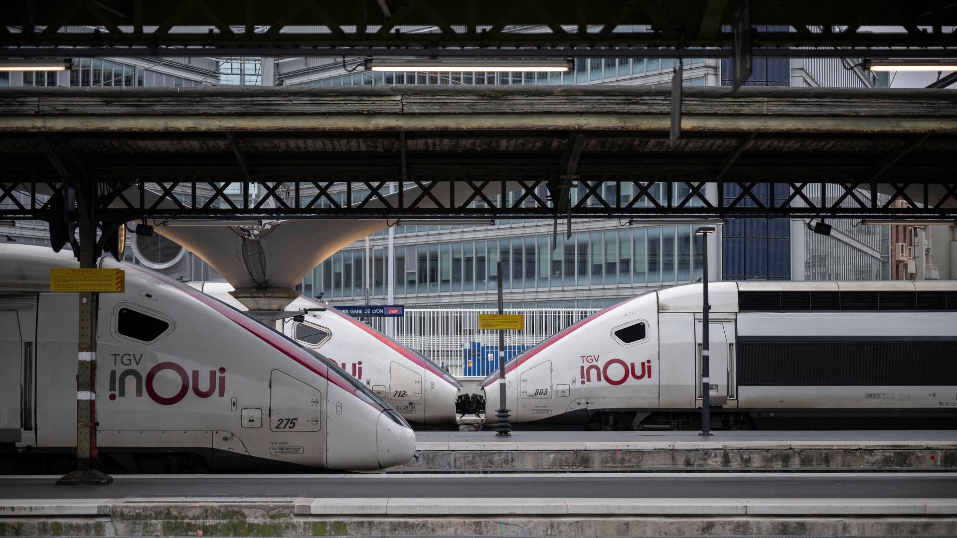 Der Hochgeschwindigkeitszug SCNF TGV INOUI am Gare de Lyon in Paris am 7. Februar 2025.