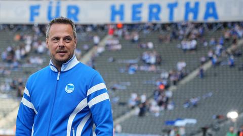 Herthas Präsident Kay Bernstein vor dem Spiel gegen Werder Bremen am 29. Spieltag der Bundesligasaison 2022/23.