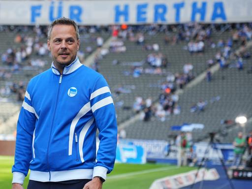 Herthas Präsident Kay Bernstein vor dem Spiel gegen Werder Bremen am 29. Spieltag der Bundesligasaison 2022/23.