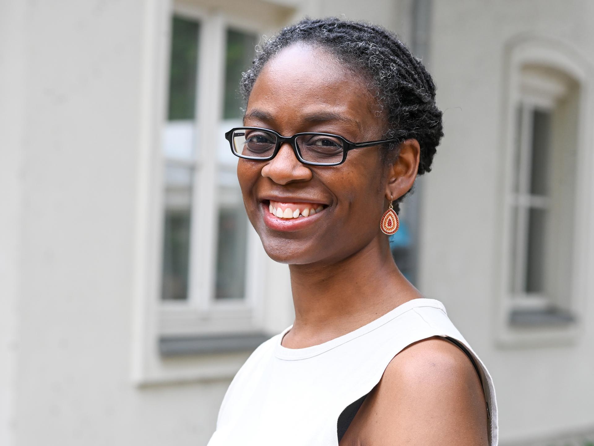 Die Schriftstellerin Sharon Dodua Otoo im Porträt 