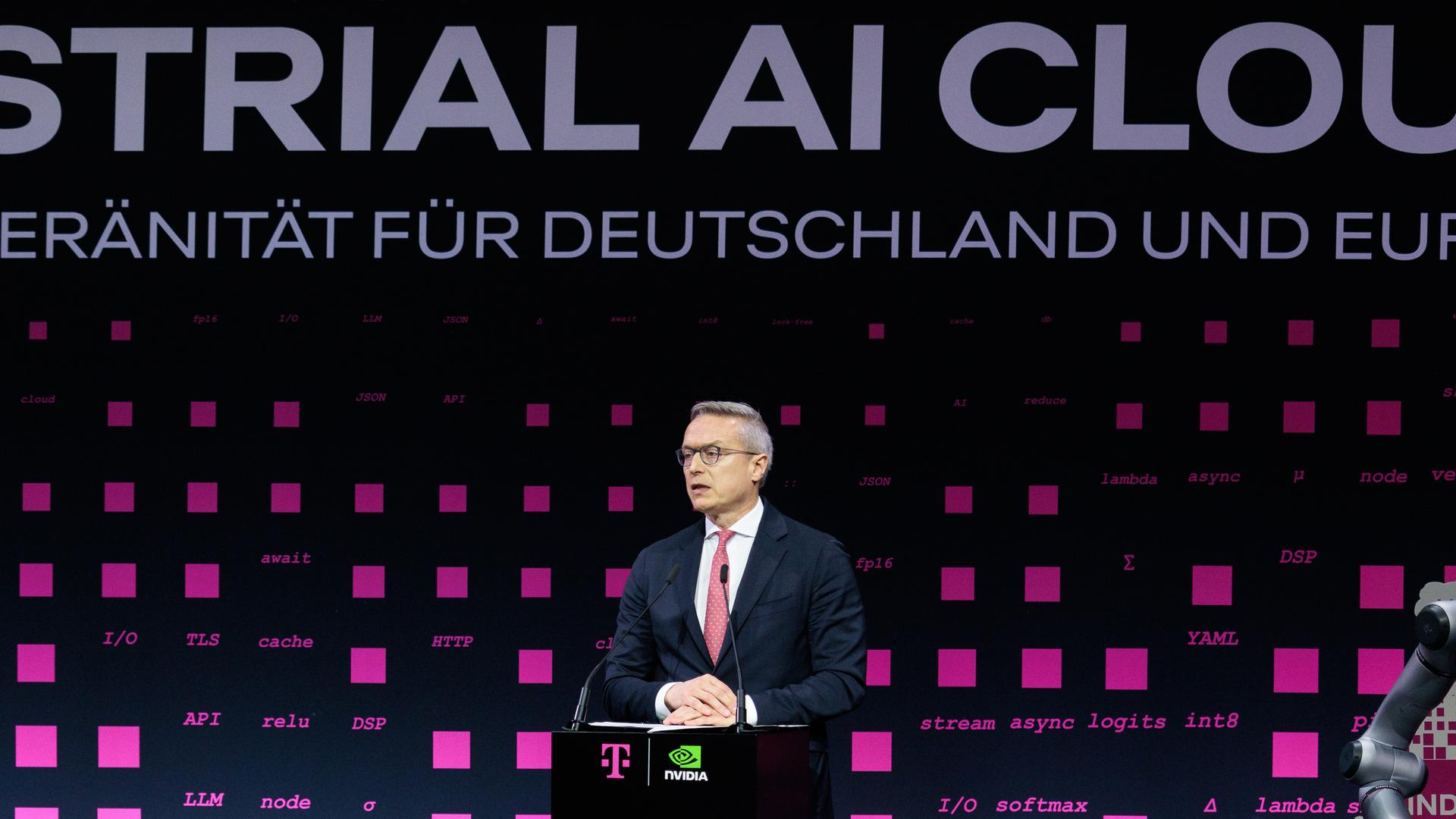 Karsten Wildberger (CDU), Bundesminister für Digitalisierung, spricht bei der Vorstellung einer neuen KI-Fabrik von Telekom und Nvidia. Karsten Wildberger (CDU), Bundesminister für Digitalisierung, spricht bei der Vorstellung einer neuen KI-Fabrik von Telekom und Nvidia.