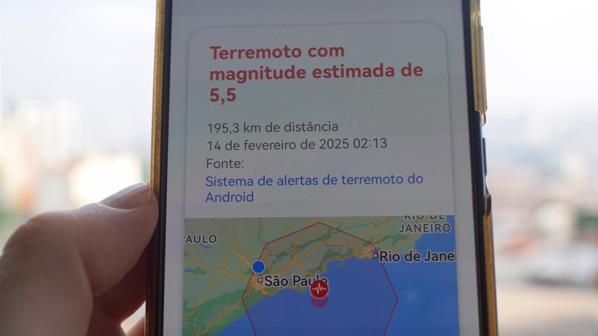 Bewohner von Sao Paulo und Rio de Janeiro erreicht eine Erdbebenwarnung auf dem Smartphone. 