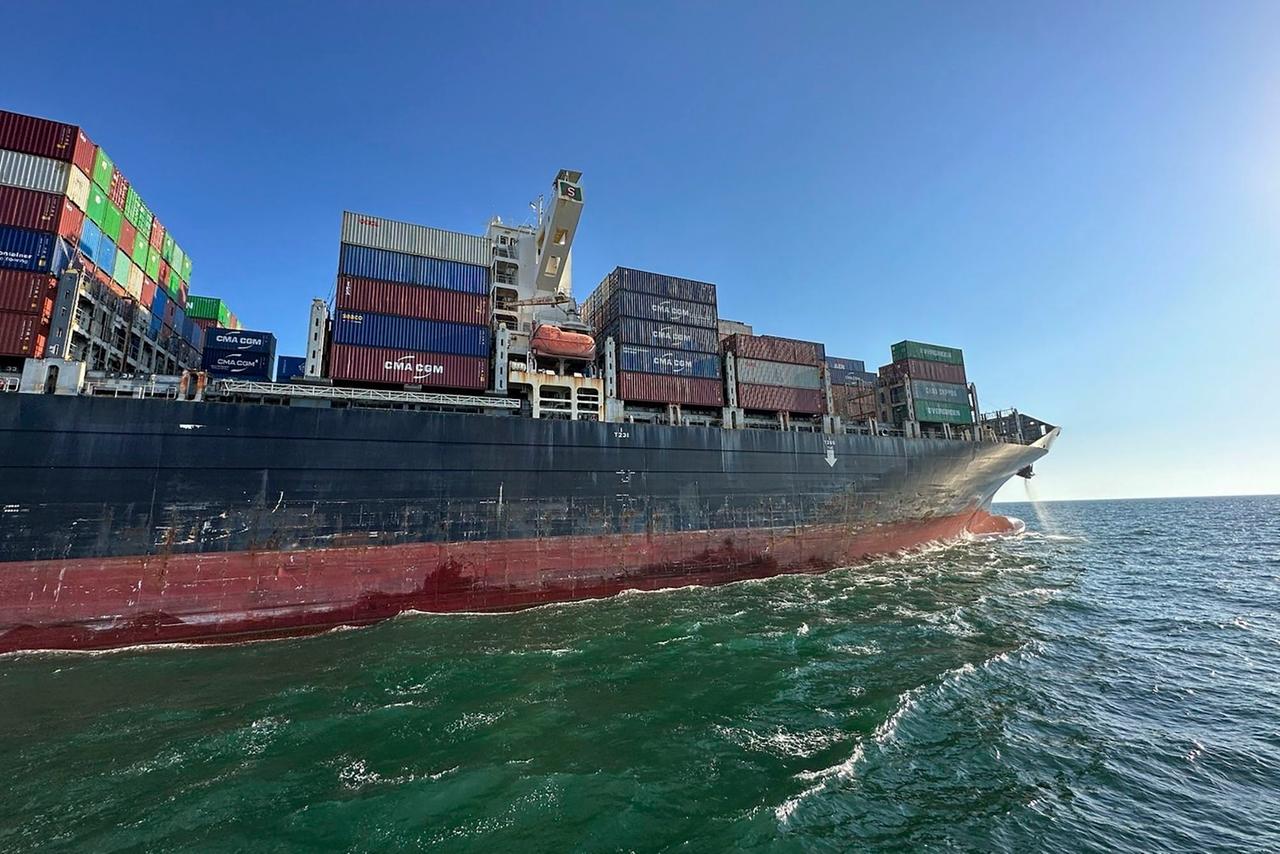 Das Containerschiff "Joseph Schulte" verlässt den Hafen von Odessa, Ukraine. 