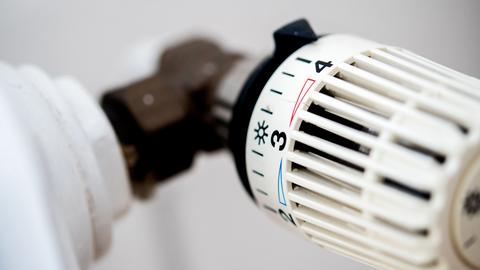 Der Thermostat einer Heizung in einer Wohnung.