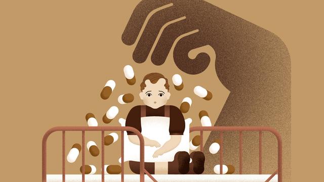 Abstrakte Zeichnung eines Kindes, das auf einem altmodischen Heimbett hockt, über ihm eine krallenartig bedrohende riesige Hand in Schattenanmutung, die überdimensionale Pillen auf das Bett streut