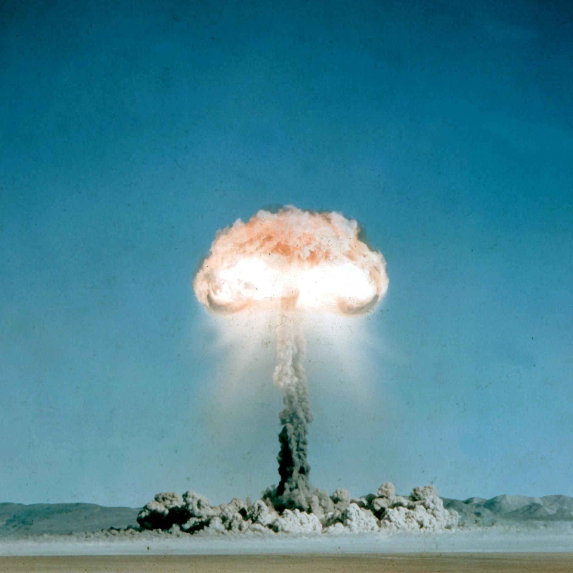 Die Atombombe - Wie die schlimmste Waffe aller Zeiten Frieden schaffen soll