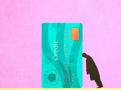 Silhouette eines Mannes, der sich mit seinem Kopf an eine übergroße Kreditkarte stützt.