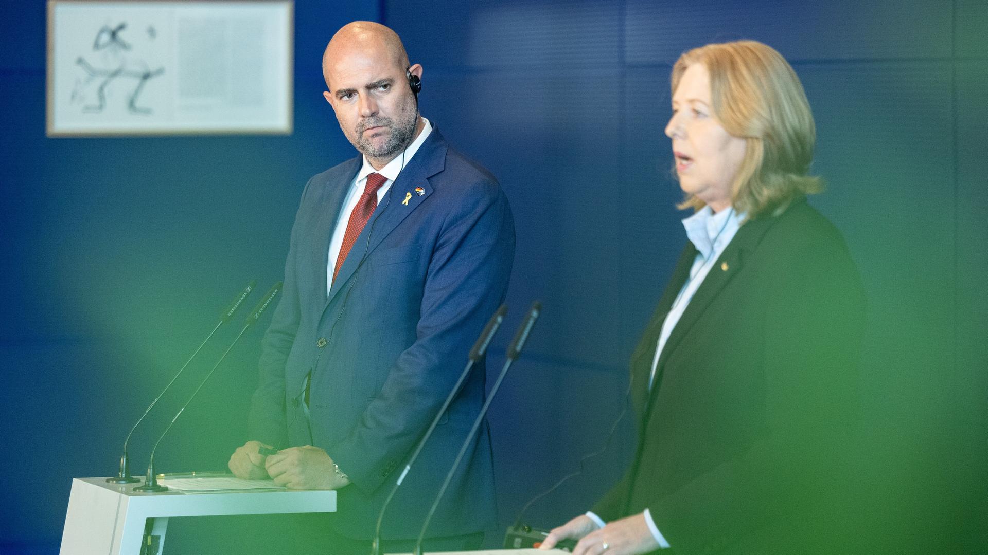 Berlin: Amir Ohana (l), israelischer Parlamentspräsident, und Bärbel Bas (SPD), Bundestagspräsidentin, geben ein Pressestatement. Berlin: Amir Ohana (l), israelischer Parlamentspräsident, und Bärbel Bas (SPD), Bundestagspräsidentin, geben ein Pressestatement.