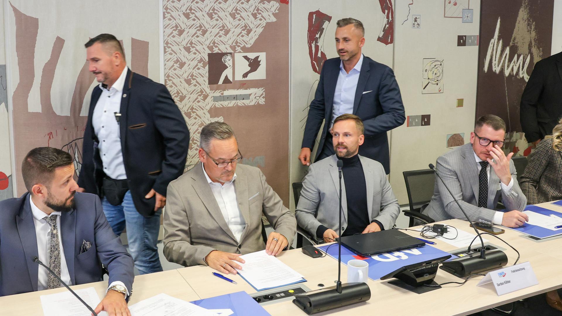 AfD-Fraktionsvorsitzender Ulrich Siegmund kommt zur konstituierenden Fraktionssitzung der AfD im Landtag von Sachsen-Anhalt nach der Landtagswahl.