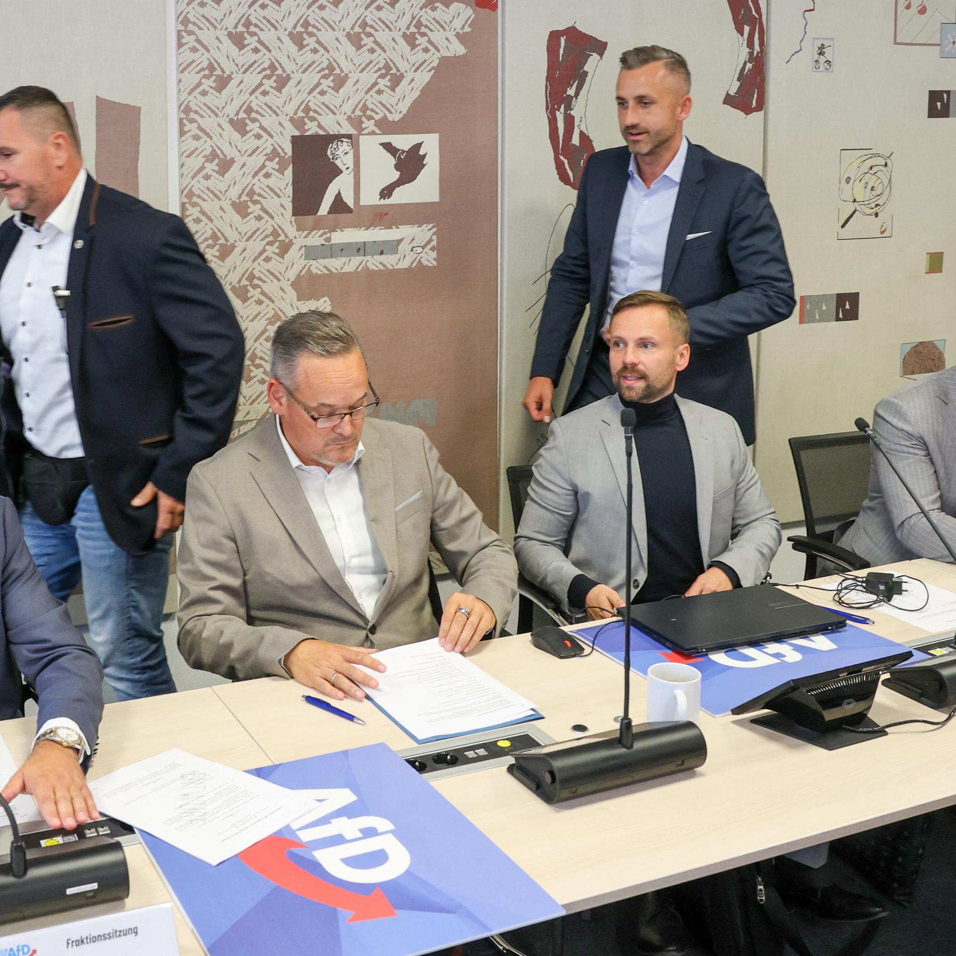 AfD-Fraktionsvorsitzender Ulrich Siegmund kommt zur konstituierenden Fraktionssitzung der AfD im Landtag von Sachsen-Anhalt nach der Landtagswahl.