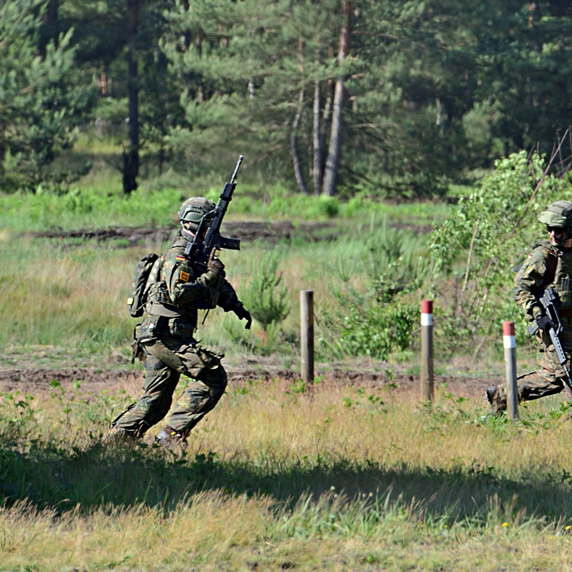 Bundeswehr - Führt ein Weg an der Wehrpflicht vorbei?