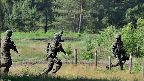 Soldaten der Bundeswehr während einer Übung des 371. Panzergrenadierbattalions.