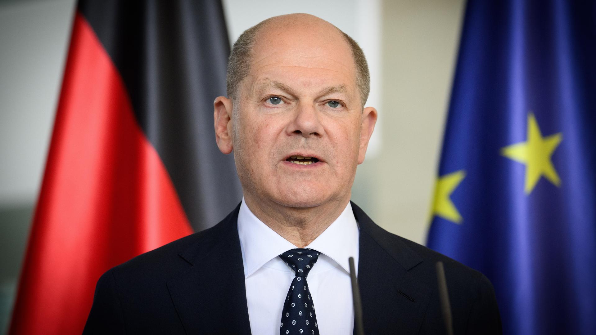 Bundeskanzler Olaf Scholz (SPD) äußert sich bei einer Pressekonferenz 