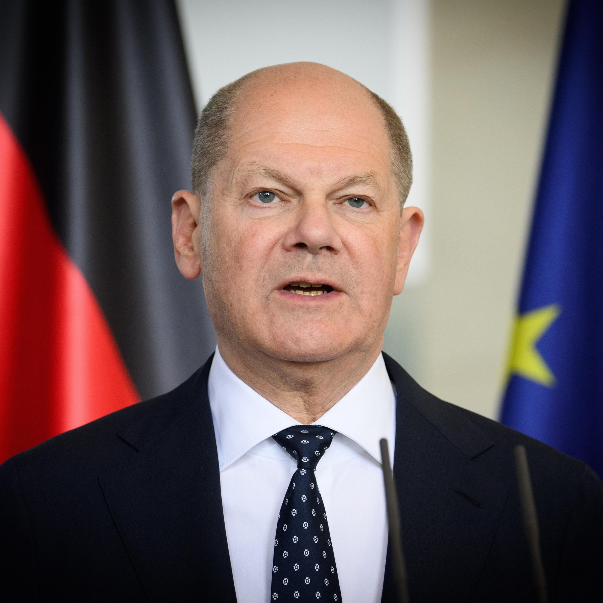 Bundeskanzler Olaf Scholz (SPD) äußert sich bei einer Pressekonferenz 