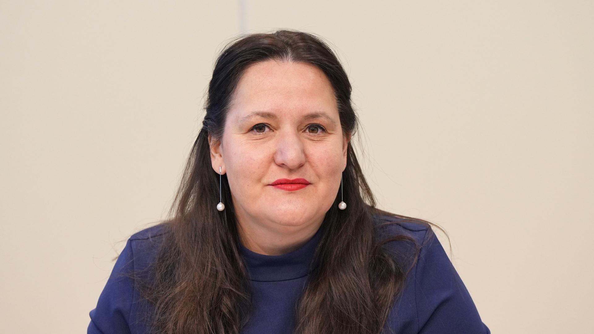 Manja Schüle (SPD), Brandenburger Ministerin für Wissenschaft, Forschung und Kultur, während einer Pressekonferenz.