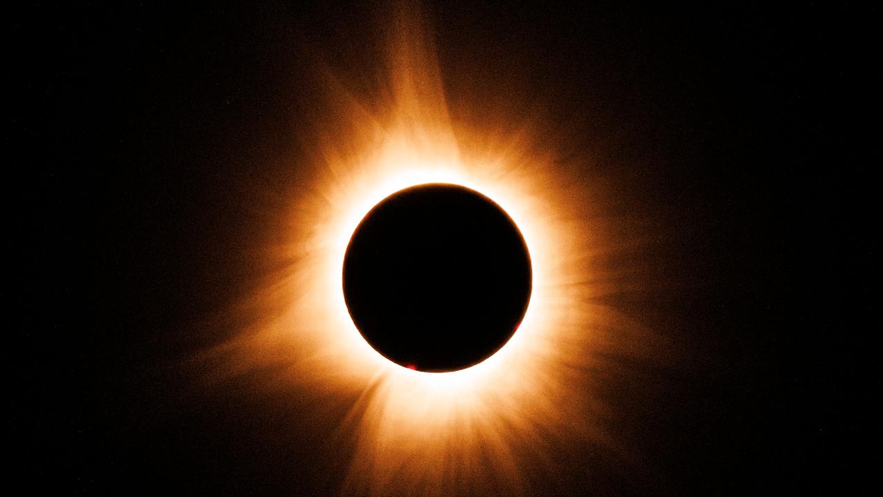 Totale Sonnenfinsternis über der kanadischen Provinz Quebec im April 2024. Totale Sonnenfinsternis über der kanadischen Provinz Quebec im April 2024.