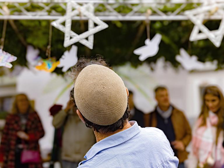 Das Laubhüttenfest ist das jüdische Erntedank- oder Herbstfest. Im Bild: Ein Mann mit Kippa.