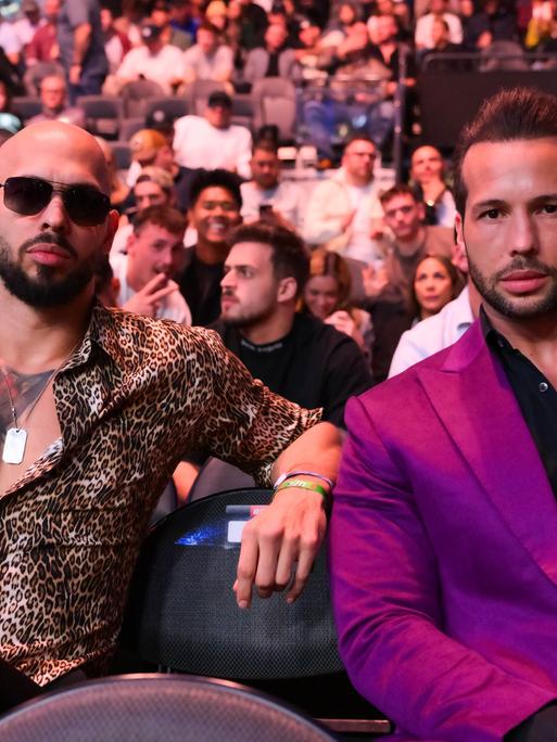 Andrew Tate mit seinem Bruder Tristan bei einer Kampfsportveranstaltung in Las Vegas.