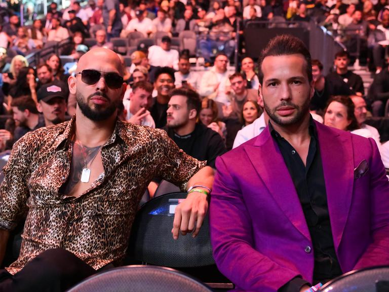 Andrew Tate mit seinem Bruder Tristan bei einer Kampfsportveranstaltung in Las Vegas.