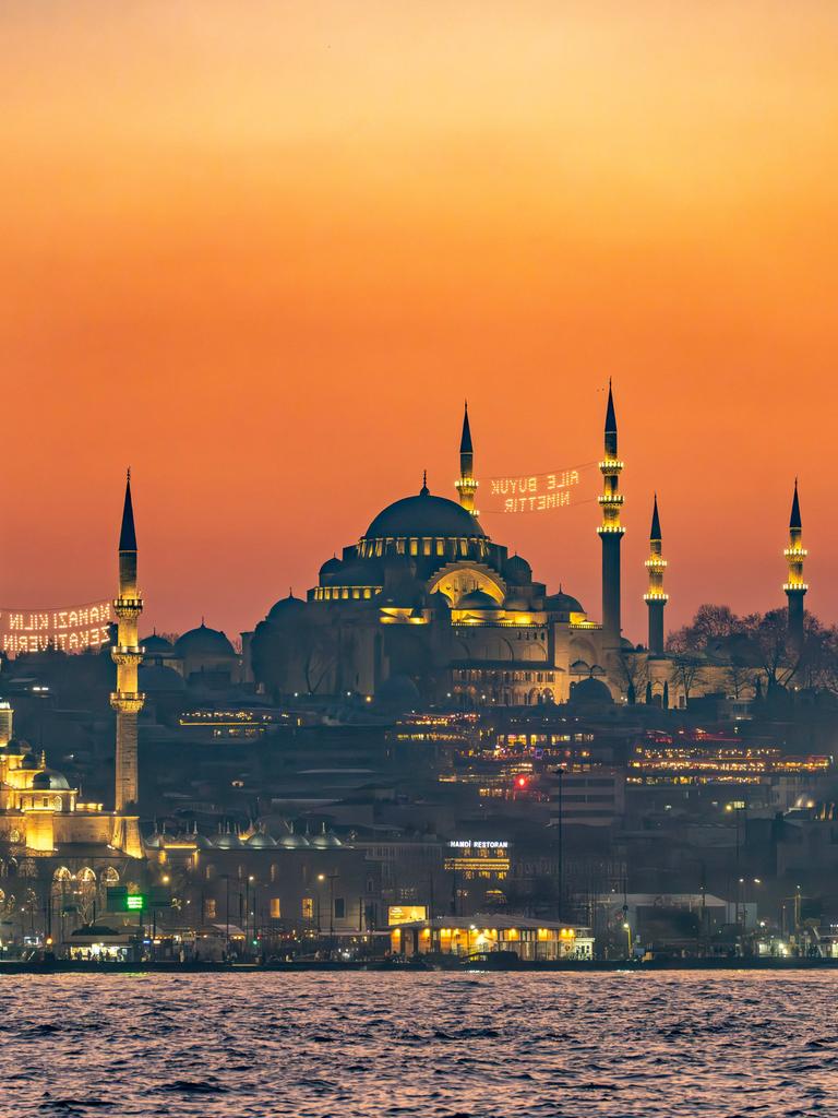 Stadtansicht von Istanbul in der Abenddämmerung.