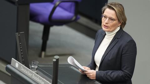 Stefanie Hubig (SPD), Bundesministerin der Justiz und für Verbraucherschutz, spricht in der Debatte zum Bundeshaushalt im Bundestag.