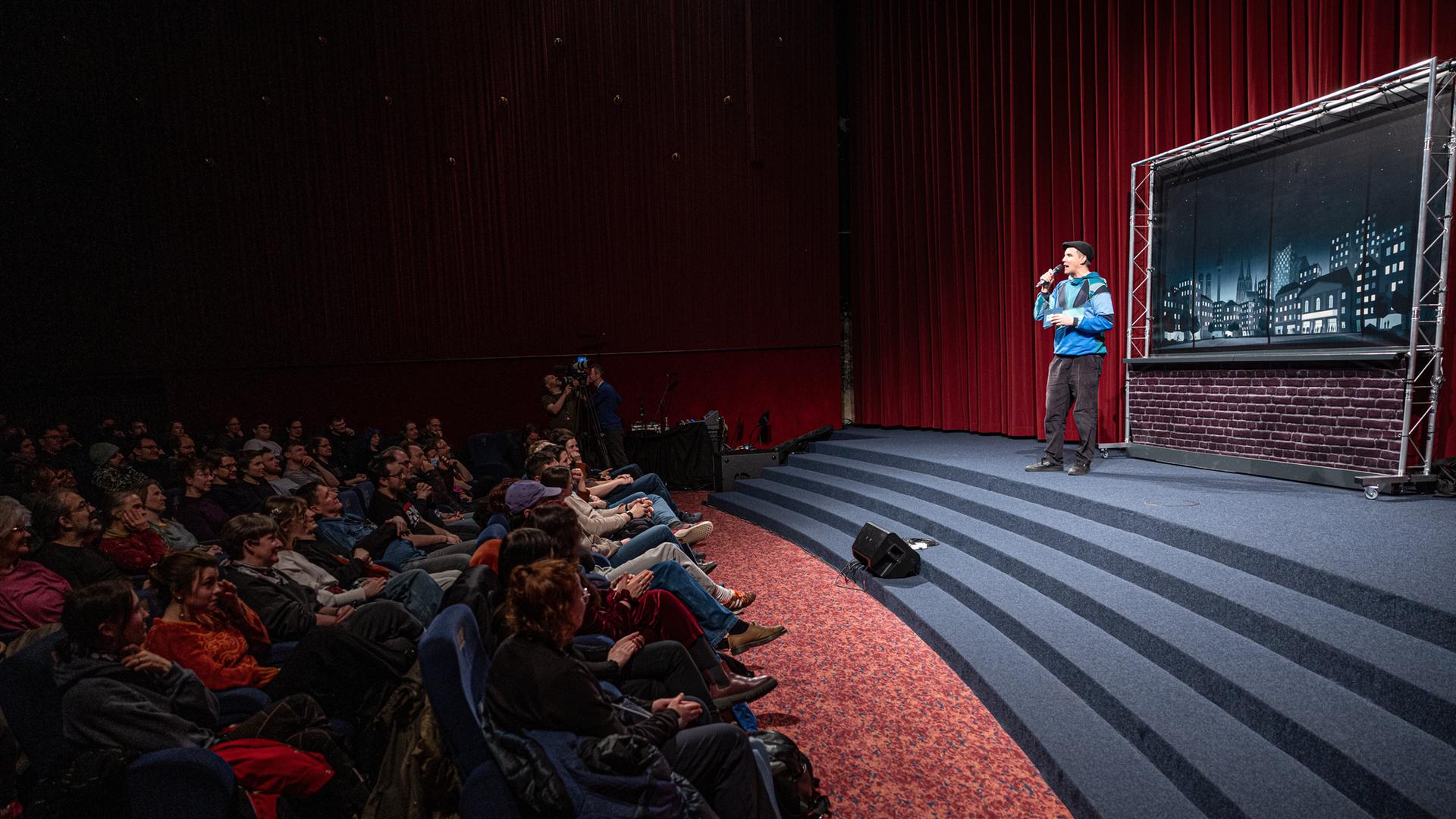 Comedian Sebastian23 bei der Premiere des Comedy-Nachrichtenformats "Fun Facts". Comedian Sebastian23 bei der Premiere des Comedy-Nachrichtenformats "Fun Facts".