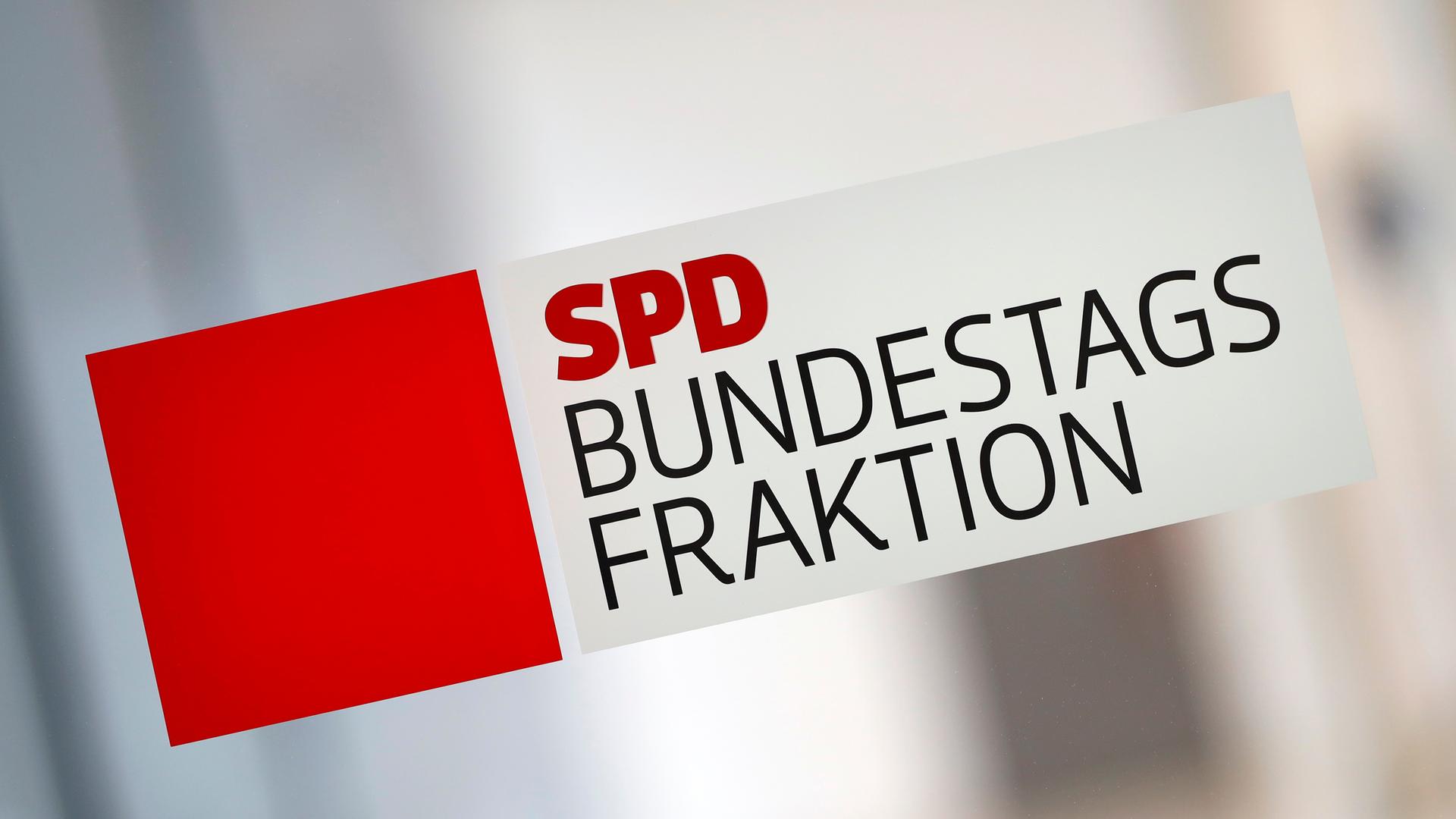 Hinweisschild auf die SPD-Fraktion im Deutschen Bundestag. (Themenbild, Symbolbild) Berlin, 16.12.2021