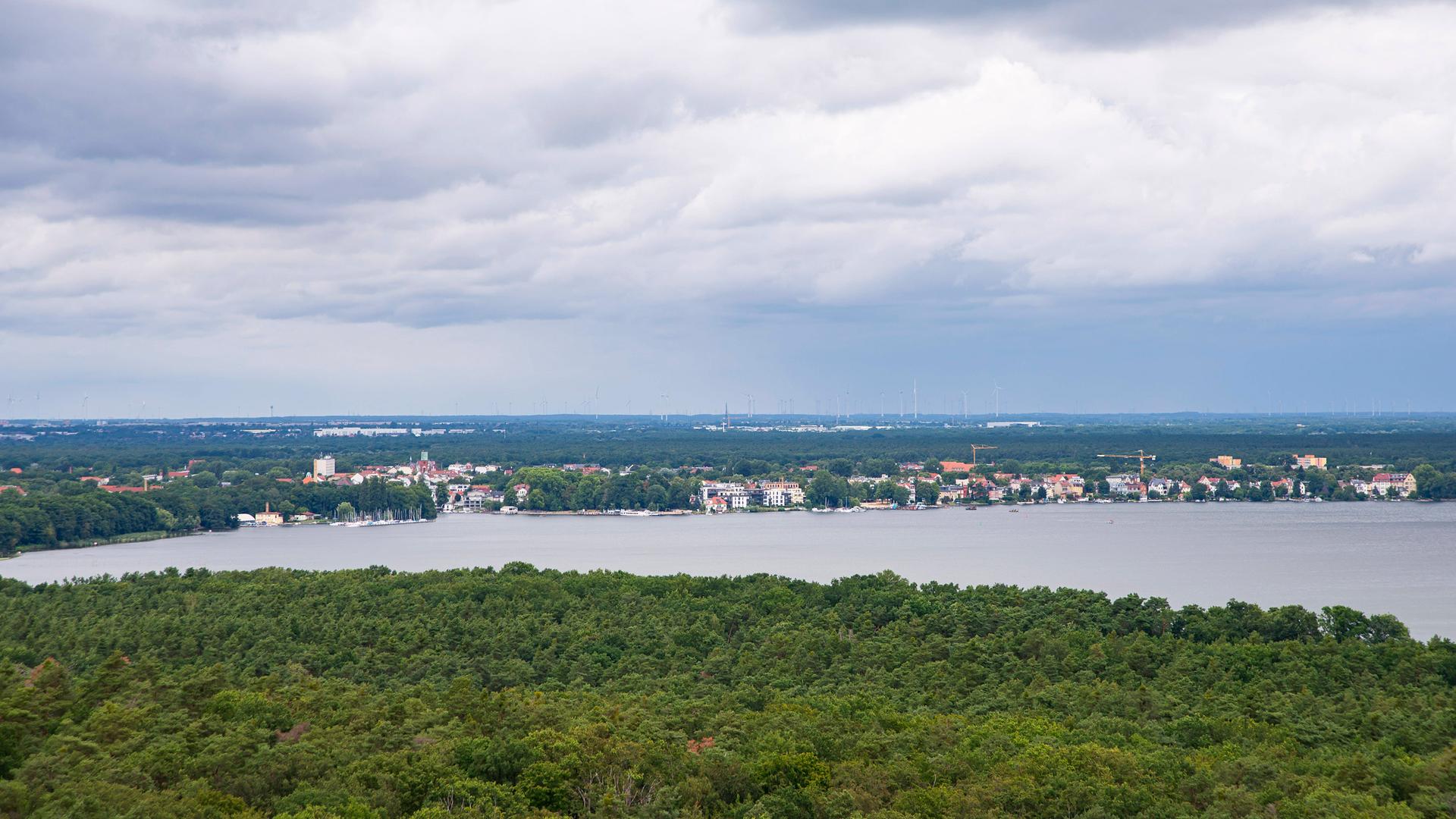 Blick vom Müggelturm auf den Müggelsee Richtung Friedrichshagen